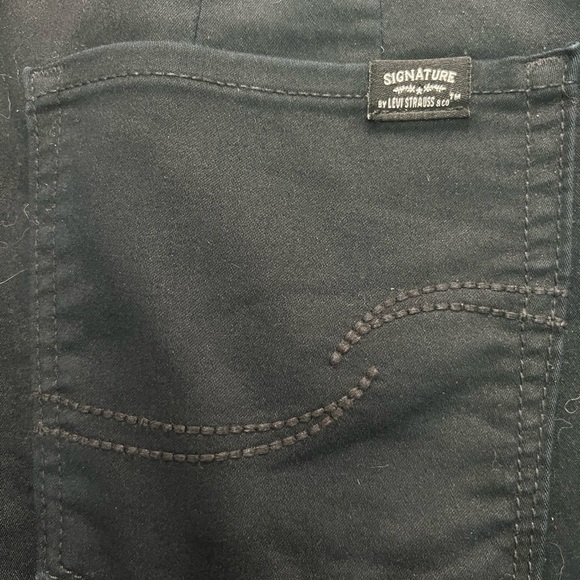 Levi’s - Picture 3 of 3